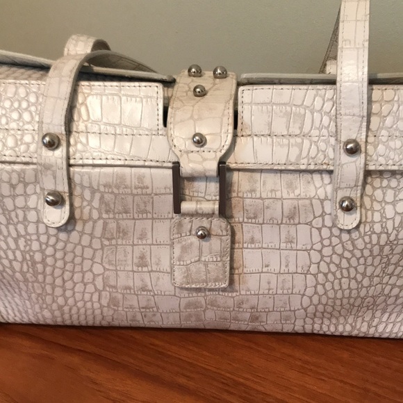 NWOT Kenneth Cole white handbag w magnetic closure! Genuine leather! - Picture 2 of 7